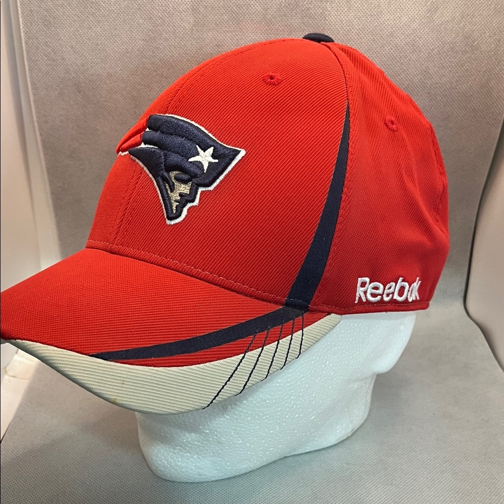 Reebok New England Patriots NFL Red Baseball Cap Hat S/M Flexfit adult